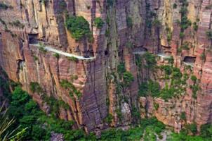 [视频]《绝壁长廊》全4集 凿出来的幸福生活 郭亮村凿出“世界第九大奇迹”的“绝壁长廊”