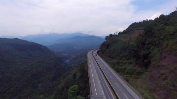 震撼 | 航拍雅西高速公路上的桥